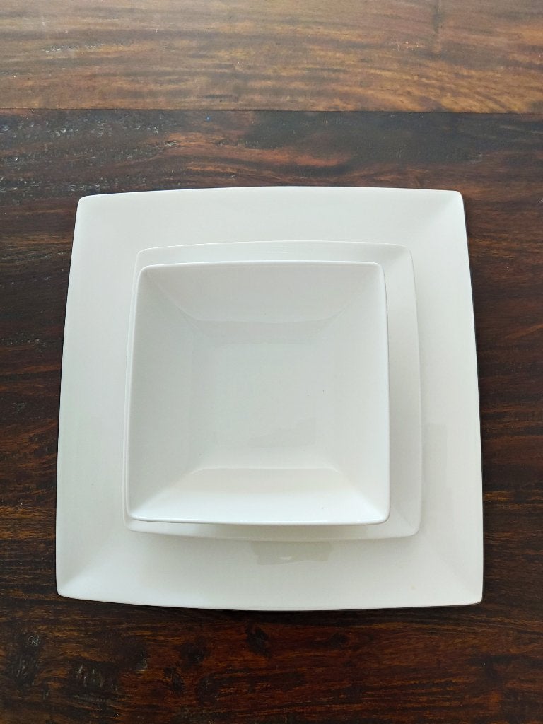 Service de vaisselle moderne carrée blanche "Squito", Assiettes(s), Comme neuf, Céramique, Enlèvement