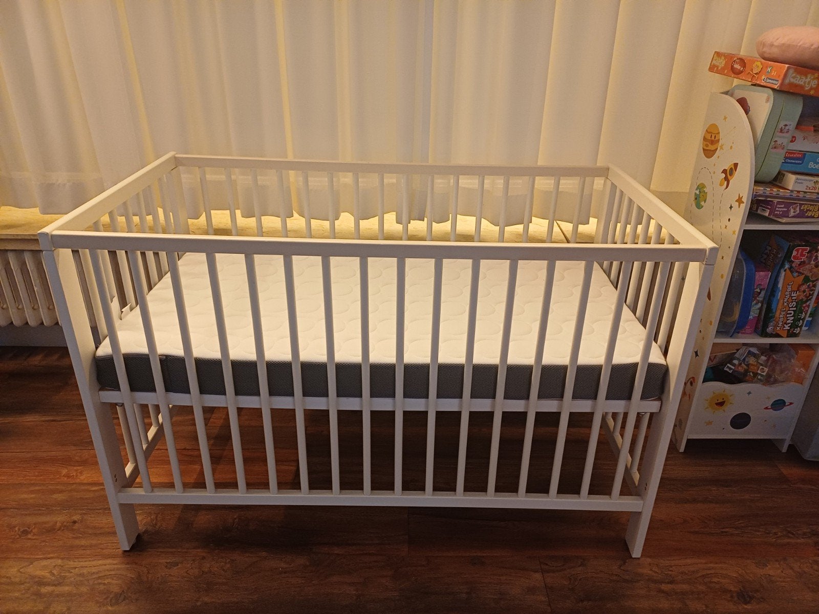 Babybed met degelijke matras, Ophalen