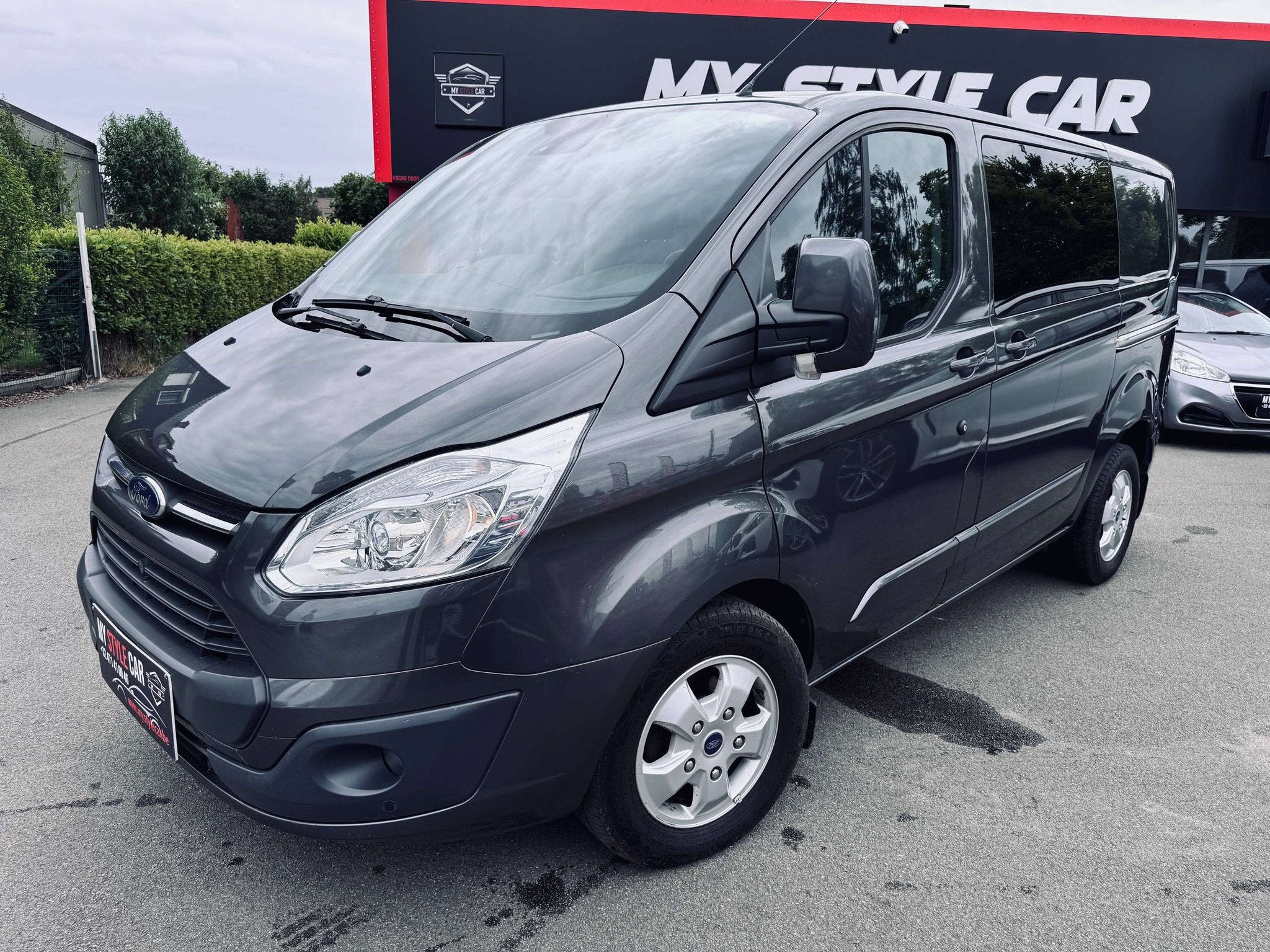 Ford Transit Custom 2.0 TDCi L2H1 Limited Multi-use, Stof, Gebruikt, 4 cilinders, Bedrijf