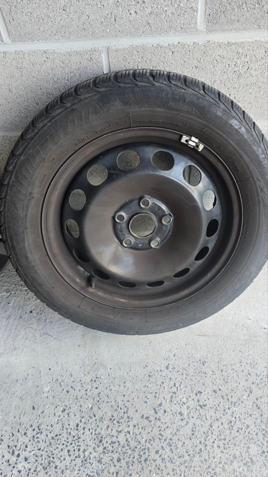 Vend 4 jantes et pneu neige , Bridgestone 205/55 r16 ....300, Enlèvement