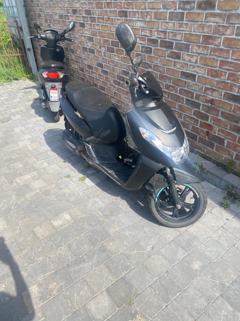 Peugeot kisbee 2022, Fietsen en Brommers, Snorfietsen en Snorscooters, Ophalen, Zo goed als nieuw, Peugeot