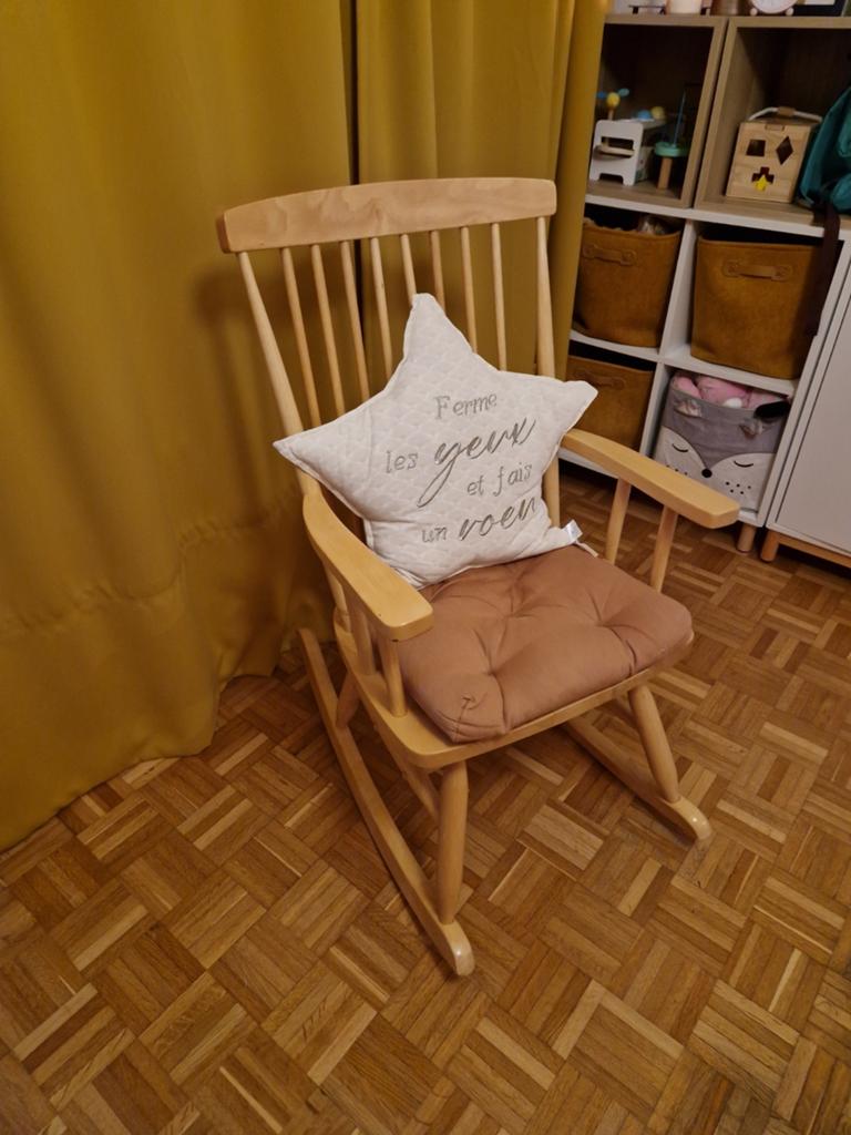 Chaise à bascule en bois, Enlèvement