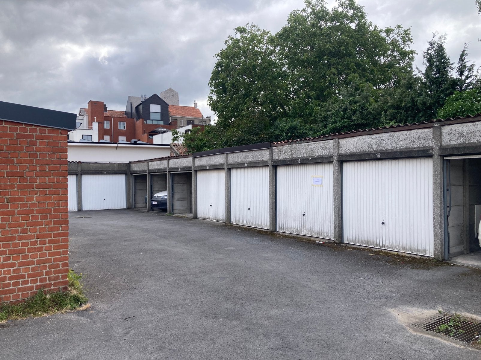2 garages te koop centrum Roeselare Albrecht Rodenbachstraat