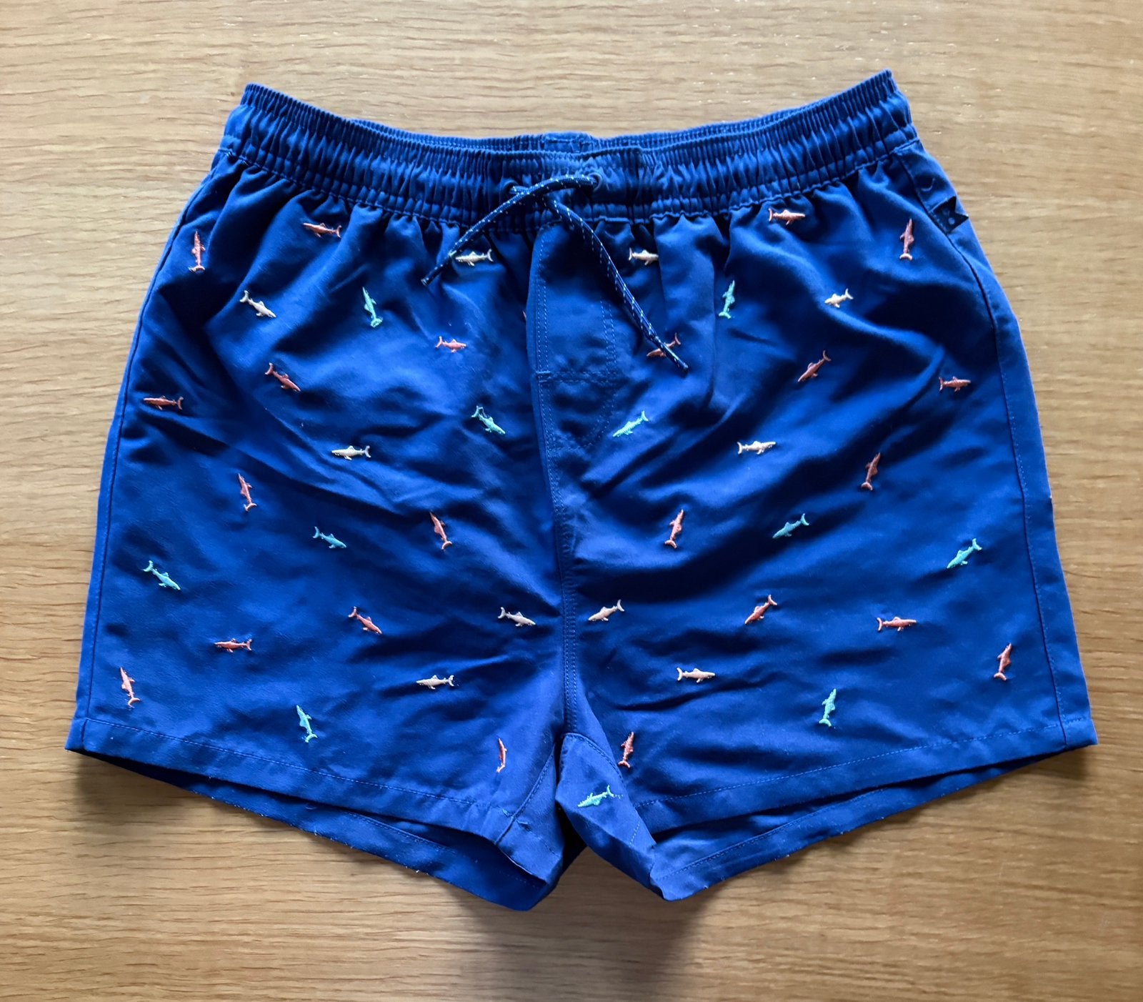 Short de bain bleu imprimé requins - 12 ans - 7€, Kinderen en Baby's, Kinderkleding | Maat 152, Ophalen of Verzenden, Zo goed als nieuw