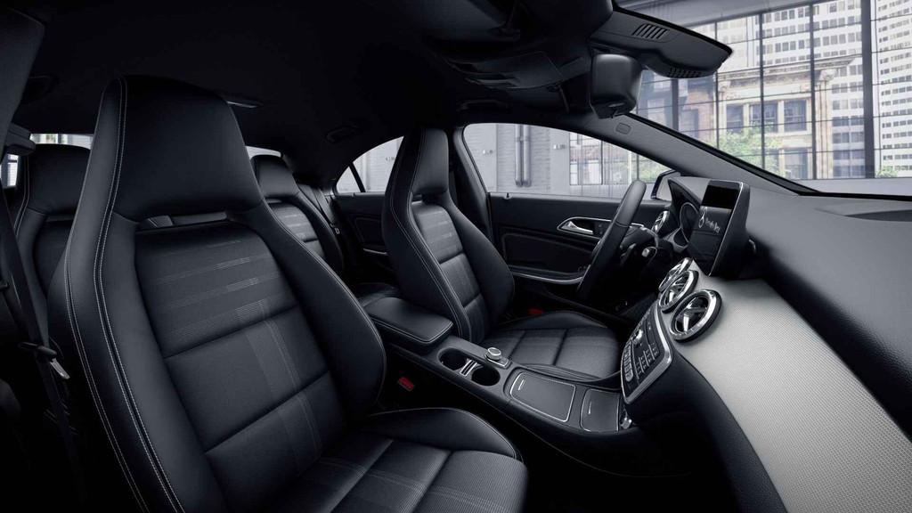 Mercedes-Benz CLA-klasse 180 Coupé Urban Line | Trekhaak |, Auto's, Mercedes-Benz, Gebruikt, Euro 6, 4 cilinders, Blauw