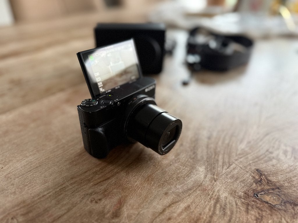 Sony RX100 III (M3) – met garantie en Peak Design-riem, Audio, Tv en Foto, Ophalen, Gebruikt, Screenprotector, Compactcamera