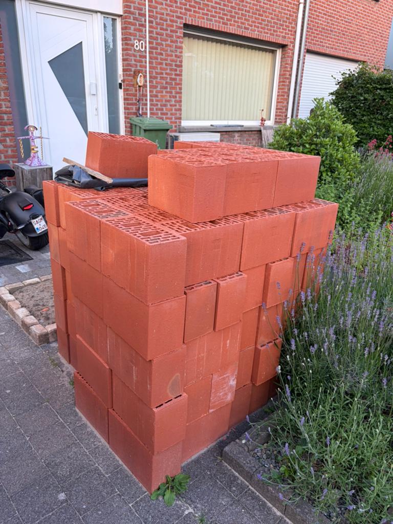 Rode baksteen (iets meer dan 120 stuks), Ophalen, Zo goed als nieuw