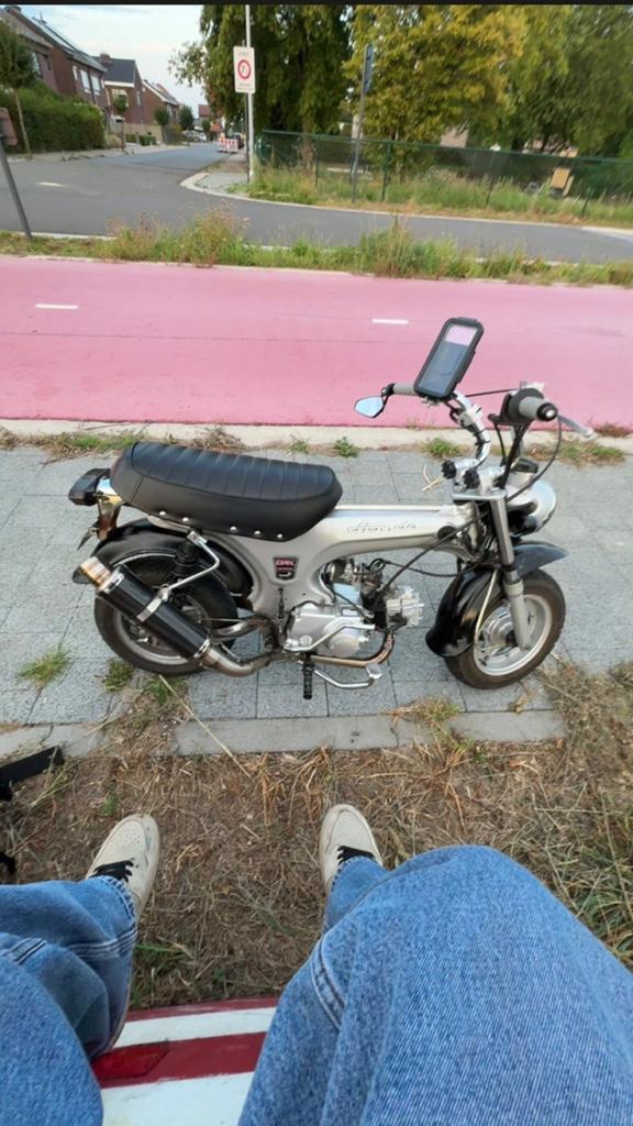Honda dax en honds wallaroo a klasse, Fietsen en Brommers, Brommers | Overige merken, Zo goed als nieuw, Ophalen