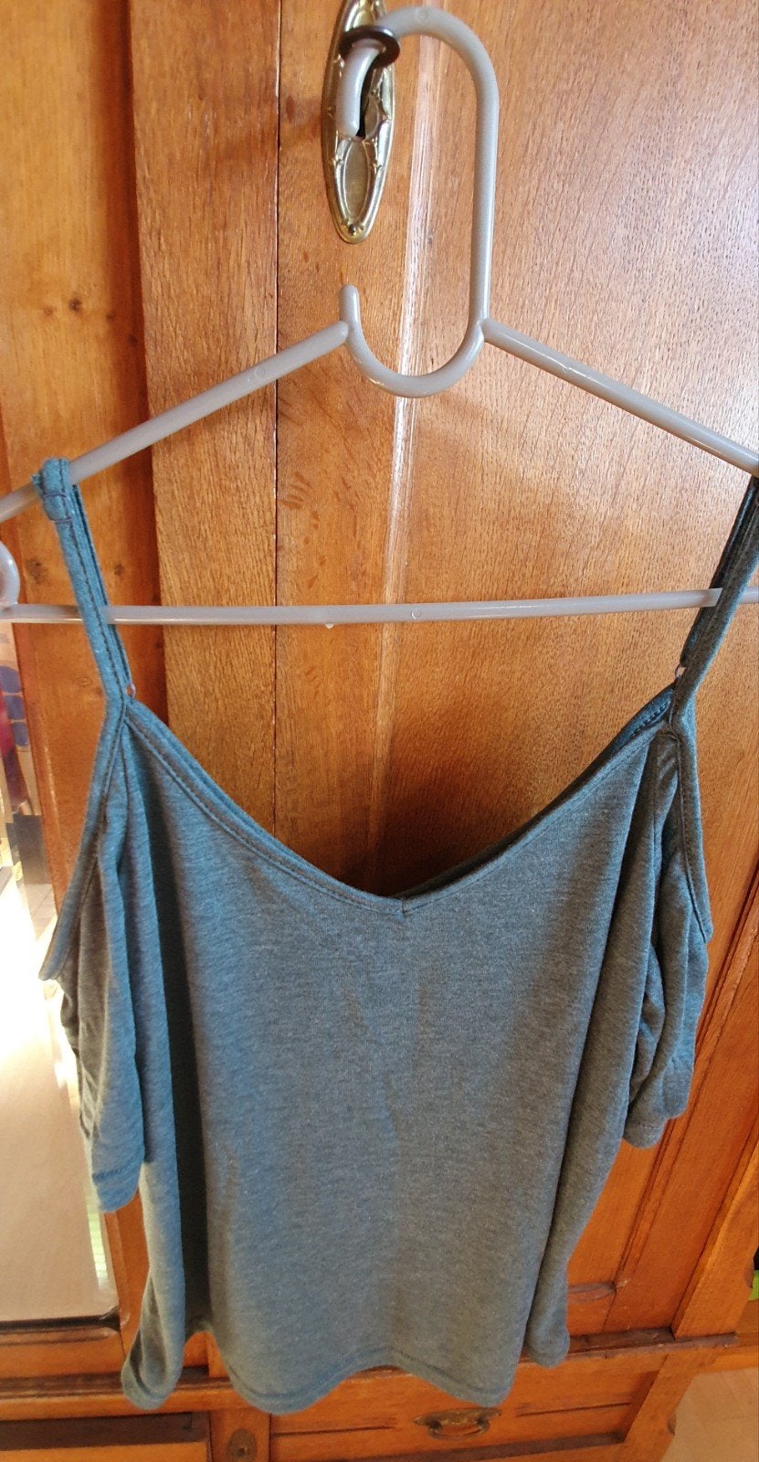 Shein top met open schouders / cold shoulder groen - M/38, Kleding | Dames, Topjes, Maat 38/40 (M), Ophalen of Verzenden, Zo goed als nieuw