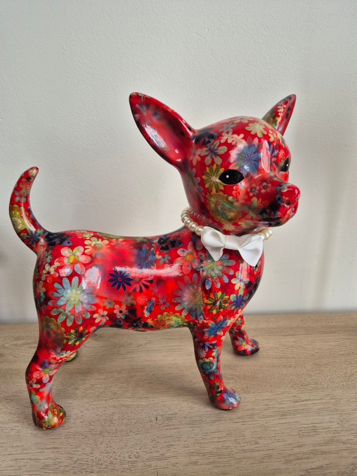 Tirelire Pomme Pidou Chihuahua — rouge avec fleurs, Enlèvement, Neuf, Pierre, Poterie ou Céramique, Animal