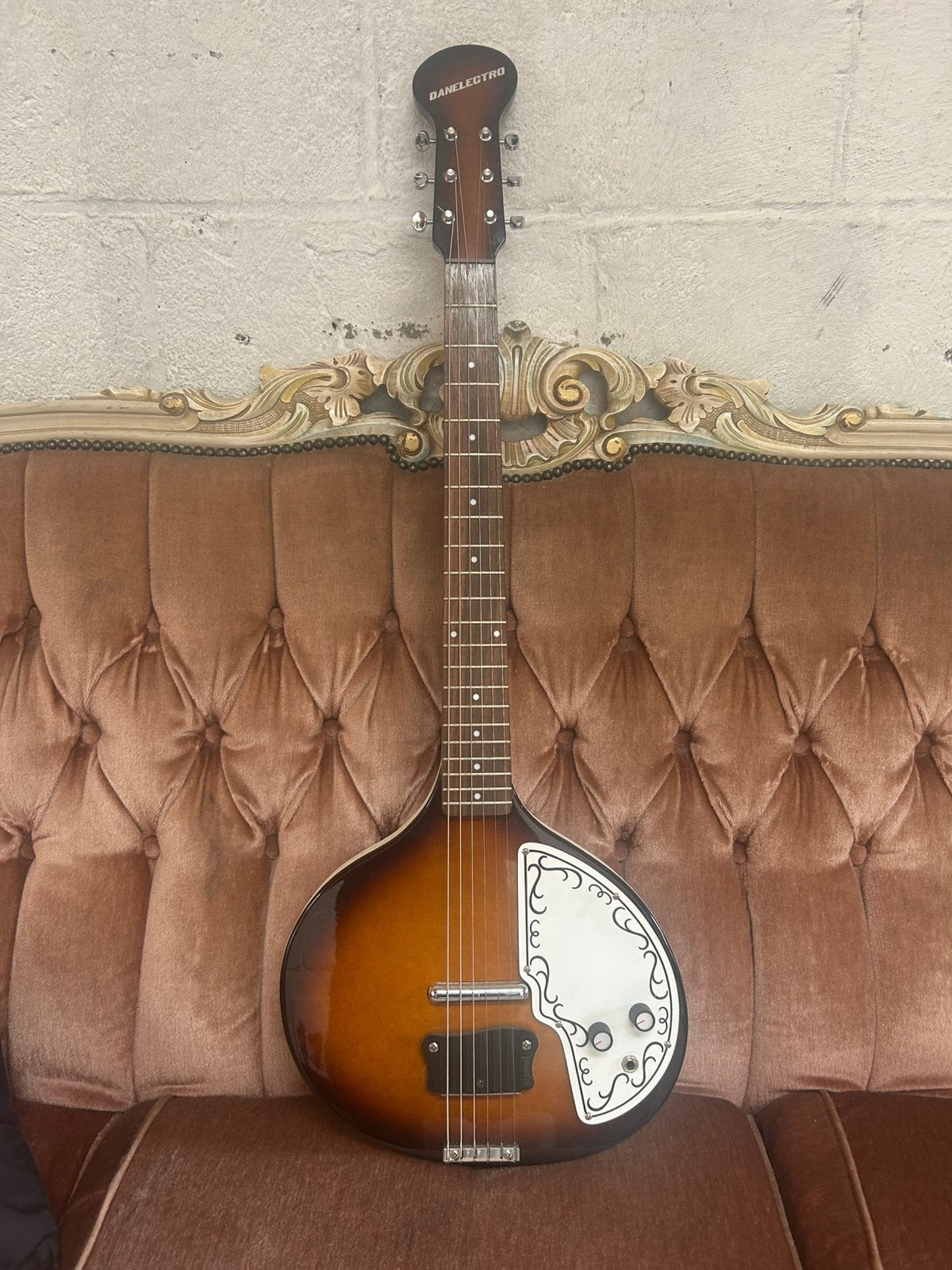 Danelectro baby sitar, Enlèvement, Utilisé