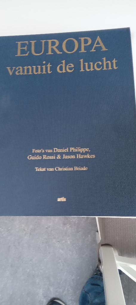 artis-historia europa vanuit de lucht, Boeken, Prentenboeken en Plaatjesalbums, Ophalen of Verzenden, Zo goed als nieuw, Plaatjesalbum