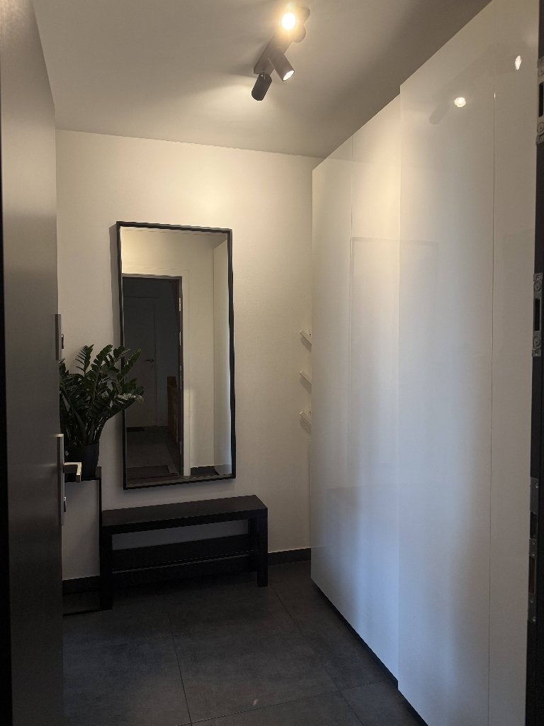 Instapklaar appartement met garage, oprit & privé koer, 80 m², 200 à 500 m², Anvers (ville), 2 pièces