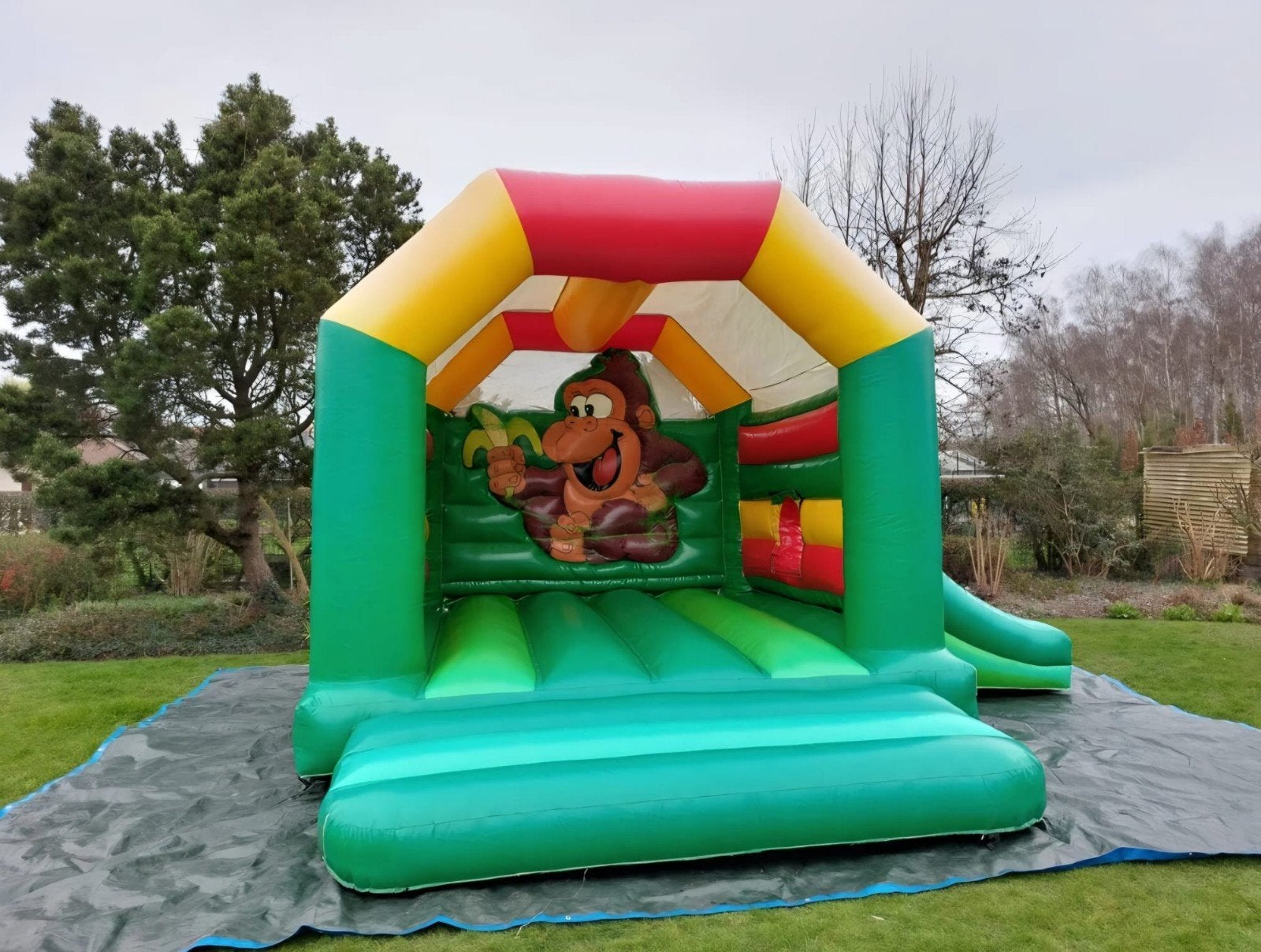 springkasteel aap gorilla met glijbaan, Ophalen