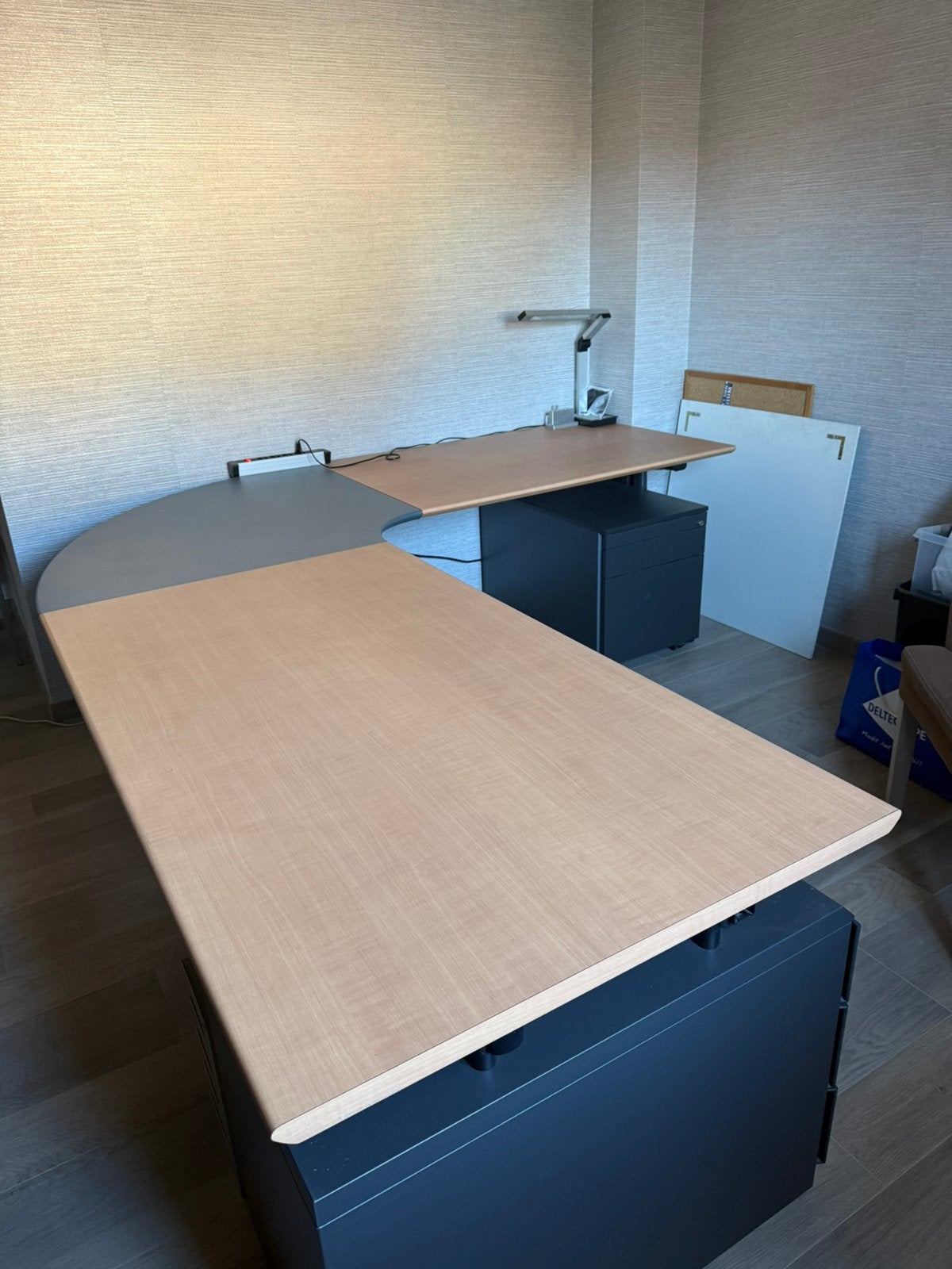 Hoekbureau houtkleur / donkergrijs, Maison & Meubles, Bureaux, Comme neuf, Industriel, Multicolore, 80 cm