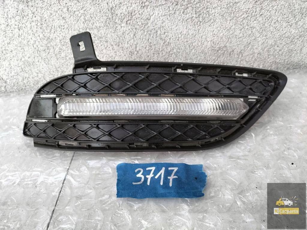 A2468850722, Calandre Mercedes Classe B W246 avec halog ne R, Mercedes-Benz AG, Mercedes-Benz, Utilisé, Mercedesstrasse 120
70372  Stuttgart, DE