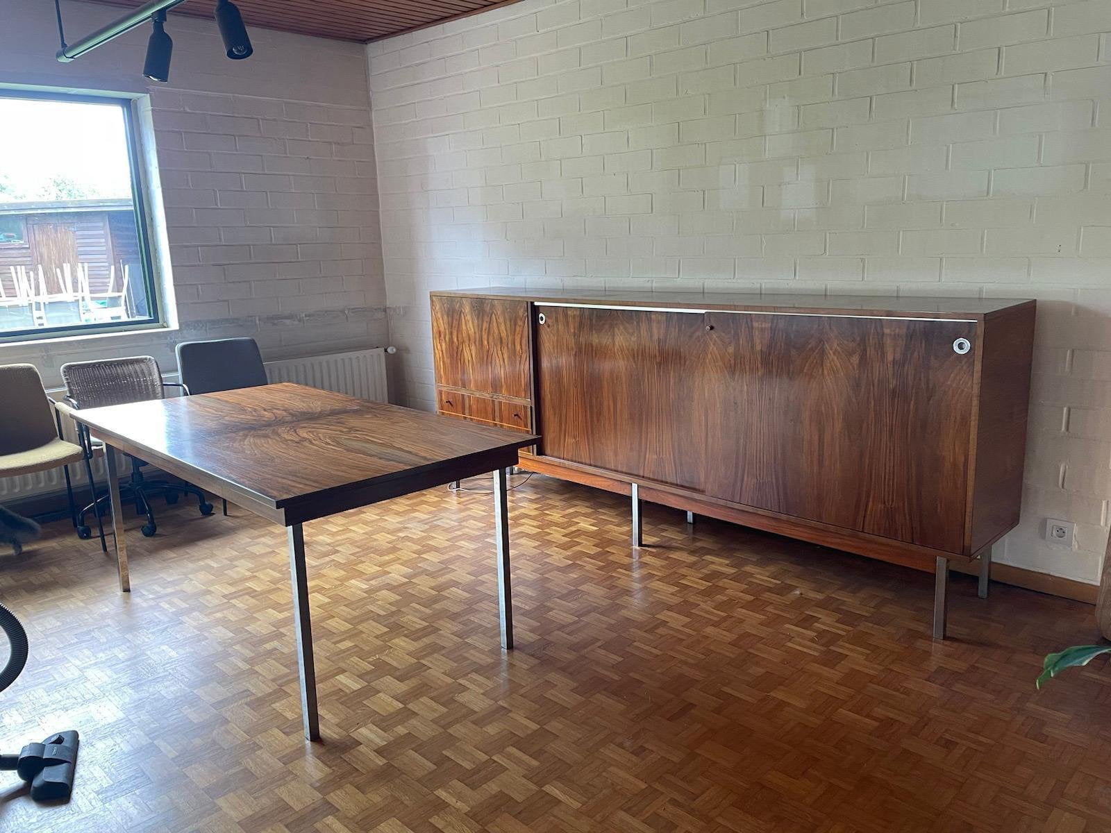 Kast en tafel ‘60s, Ophalen