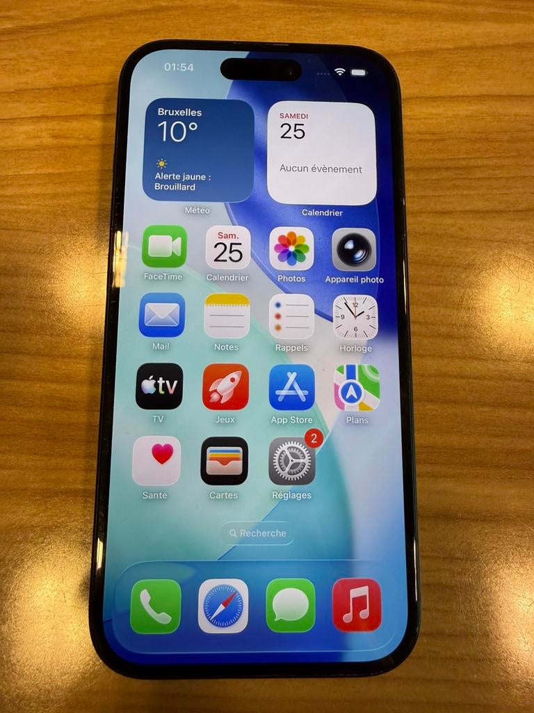 Iphone 15 noir 128giga bon etat complet boite et facture, Télécoms, Téléphonie mobile | Apple iPhone, Enlèvement, Comme neuf, Noir