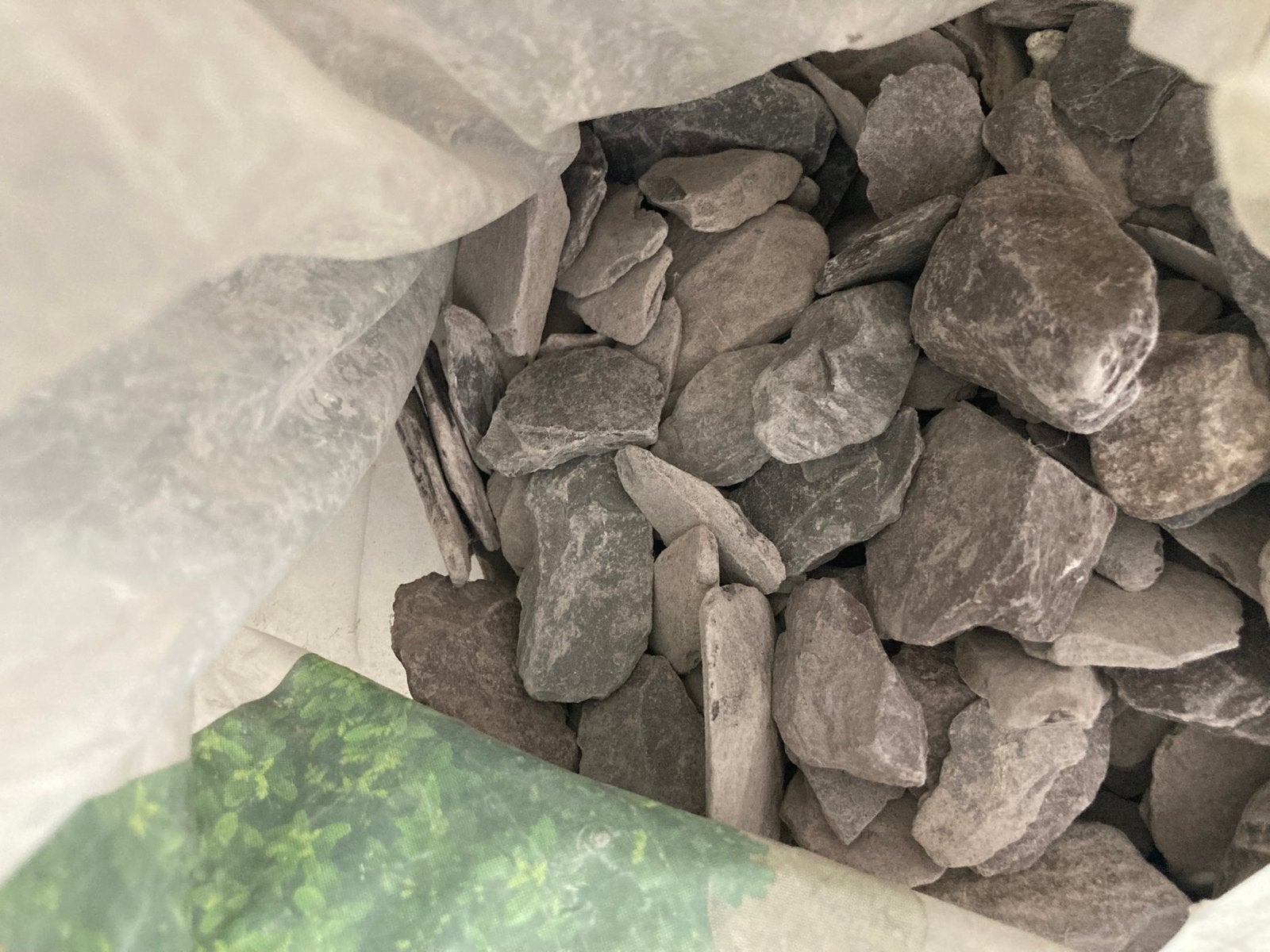 Gratis Canadian purple slate grind, Jardin & Terrasse, Gravier, Rochers & Caillasse, Enlèvement, Comme neuf, Gravier