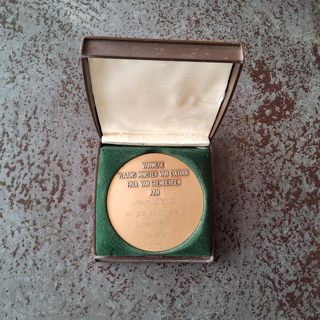 Medaille Joseph Lerouge 44 jaar acteur Aarsele 2002 in brons, Ophalen of Verzenden, Brons