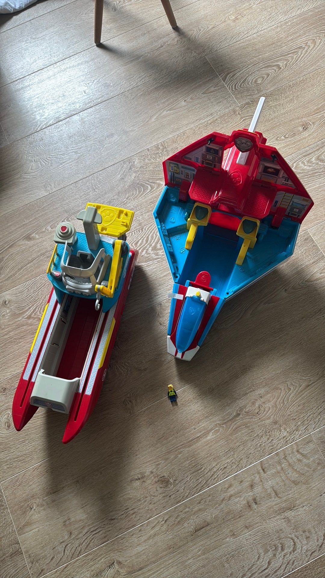 Paw Patrol voertuigen (vliegtuig en schip), Kinderen en Baby's, Ophalen, Zo goed als nieuw