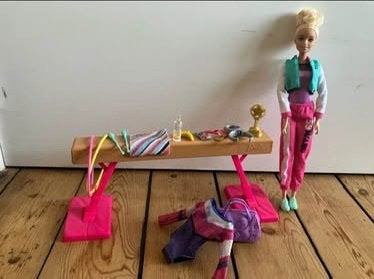 Barbie gymnastique et accessoires, Kinderen en Baby's, Speelgoed | Poppen, Ophalen of Verzenden, Zo goed als nieuw, Barbie