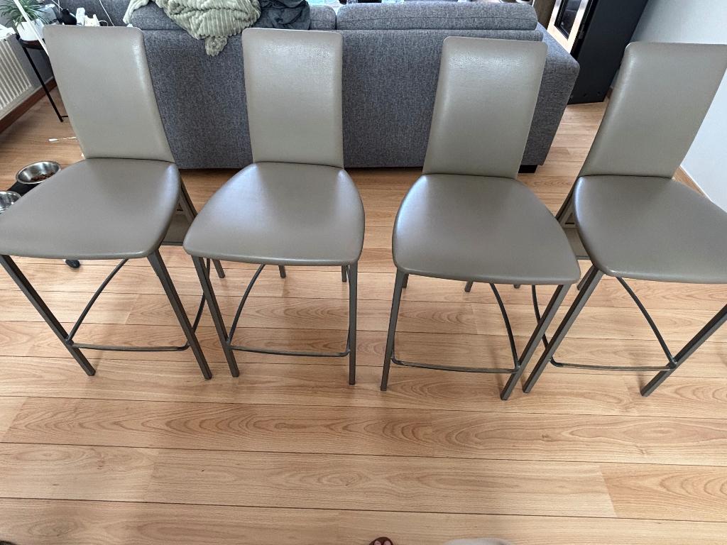 4 taupe-kleurige barkrukken, Huis en Inrichting, Ophalen, Gebruikt, Met voetsteun, 90 cm of meer