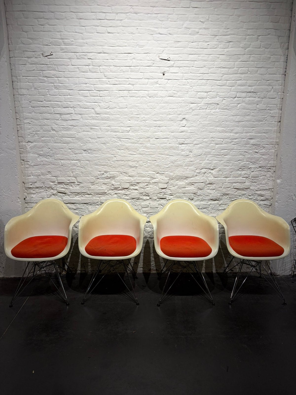 Vitra Eames DAR stoelen, Huis en Inrichting, Stoelen, Ophalen, Kunststof, Gebruikt, Wit