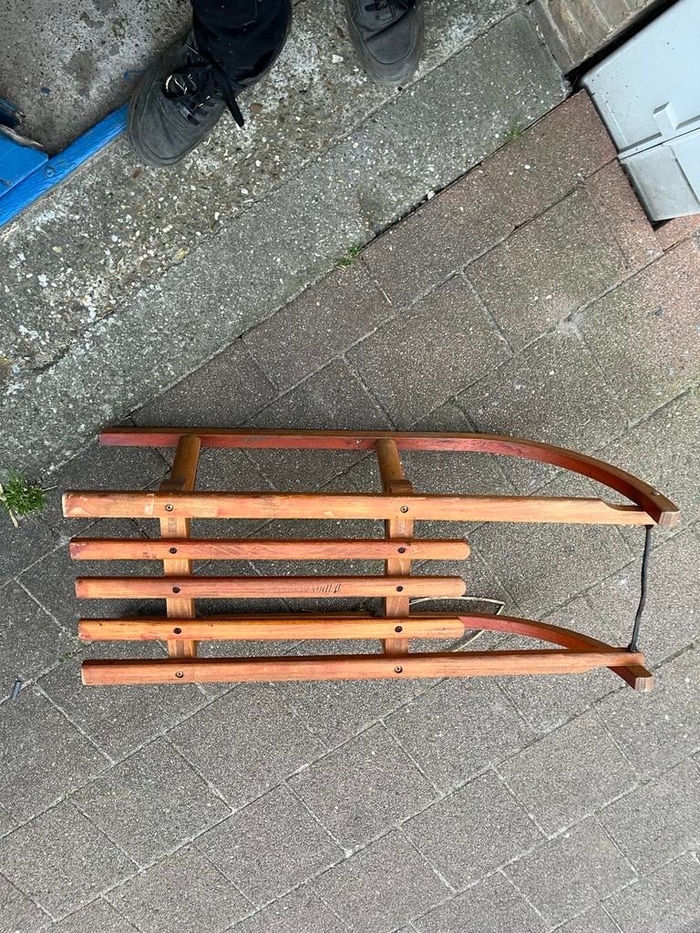 Slede weg wegens verhuis, Ophalen