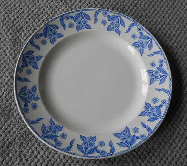 Assiette plate Boch Dux, Antiquités & Art, Antiquités | Services (vaisselle) pièces, Enlèvement