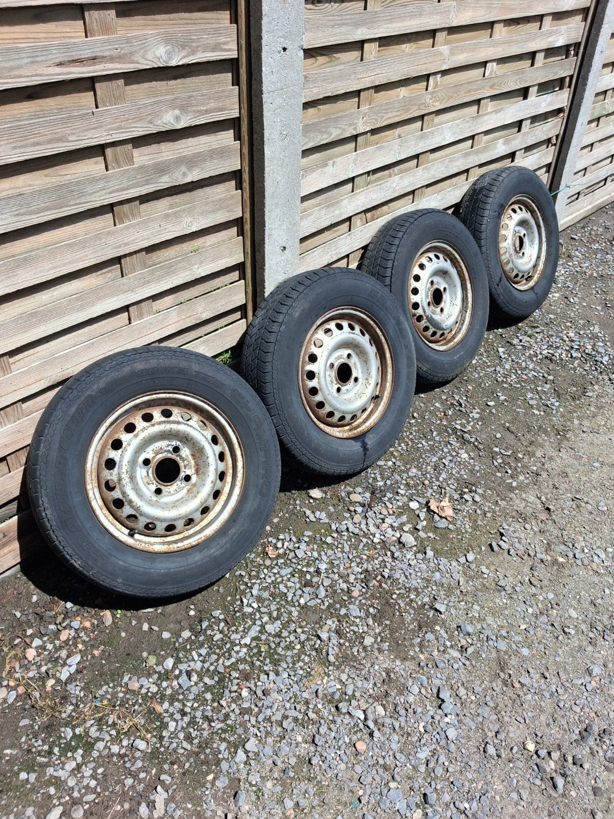 Aanhangwagen banden, Ophalen