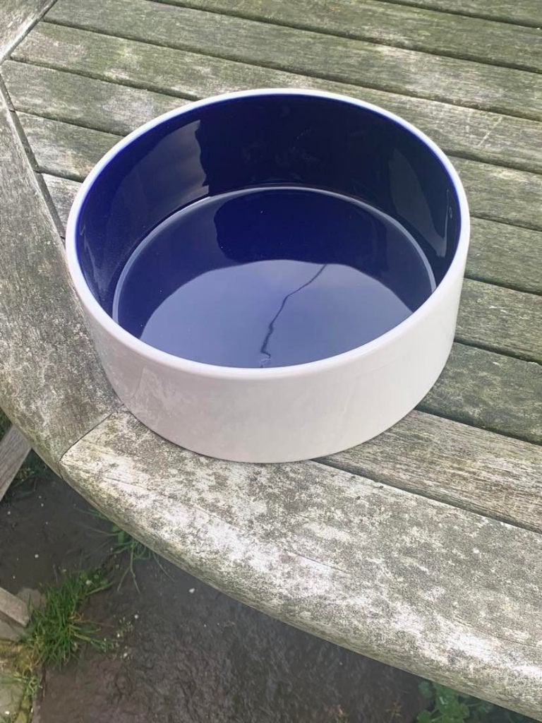 Keramische voer/waterbak 2,3 liter, Ophalen, Zo goed als nieuw