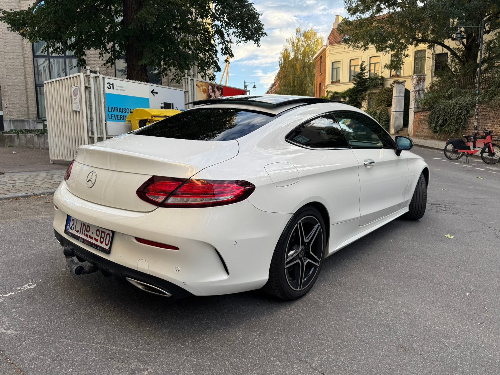 Mercedes-Benz C 200 Amg Line //LED , TOIT PANO , ETC,…, Auto's, Automaat, Euro 6, Wit, Leder