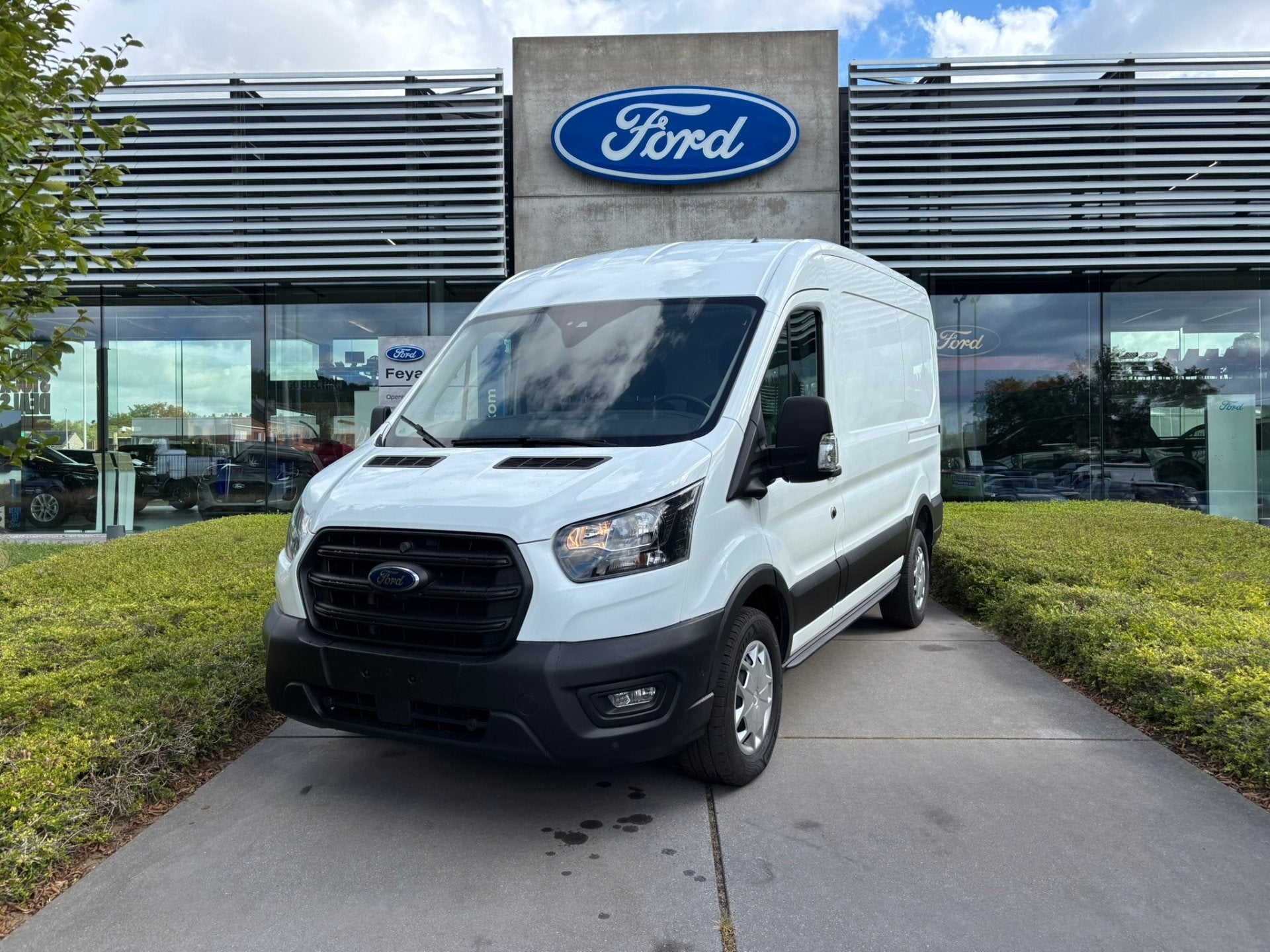 Ford Transit 330M L2H2 130PK (bj 2024), Auto's, Stof, Overige kleuren, 2500 kg, 131 pk