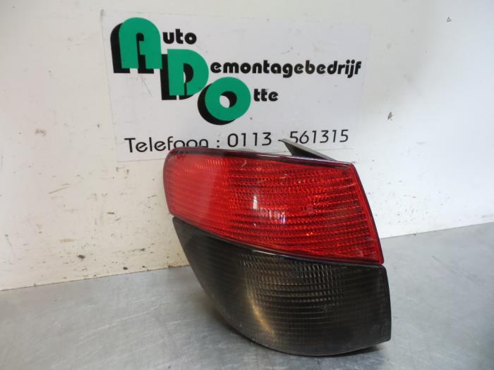 Feu arrière gauche d'un Peugeot 406 (406 95-), -, Utilisé, -, Peugeot