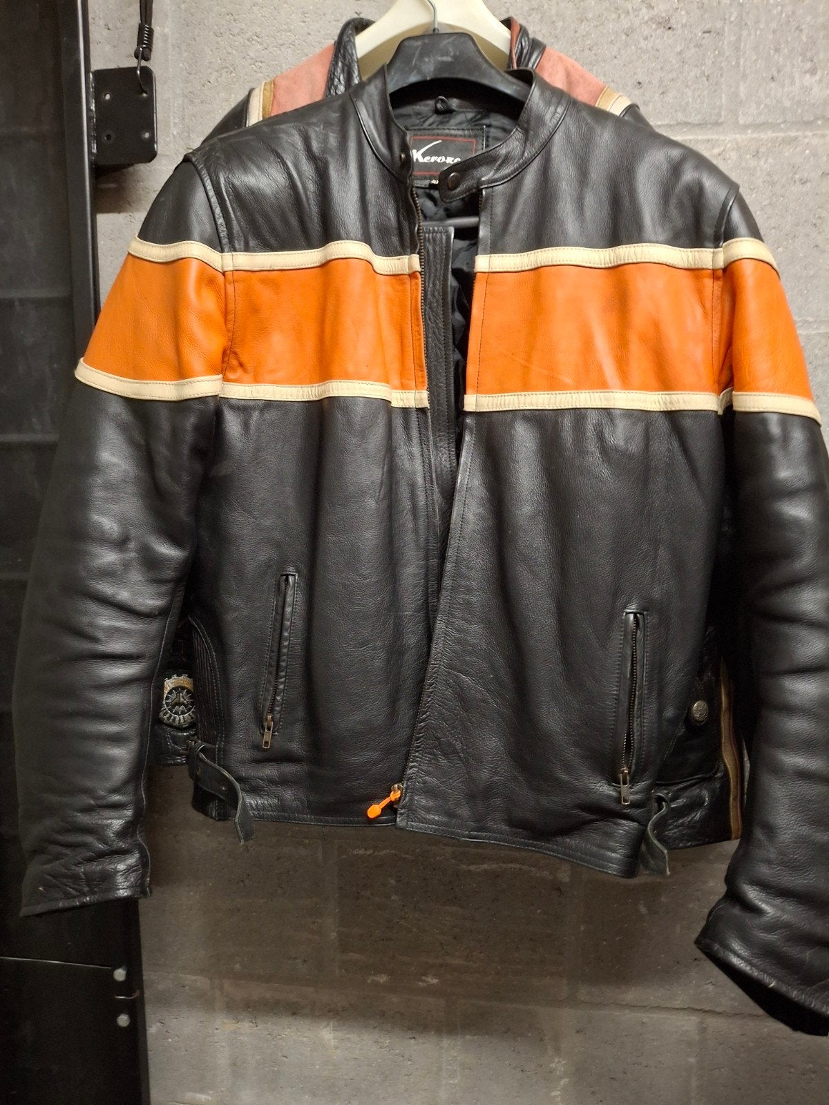 leren motorvest, Motoren, Ophalen