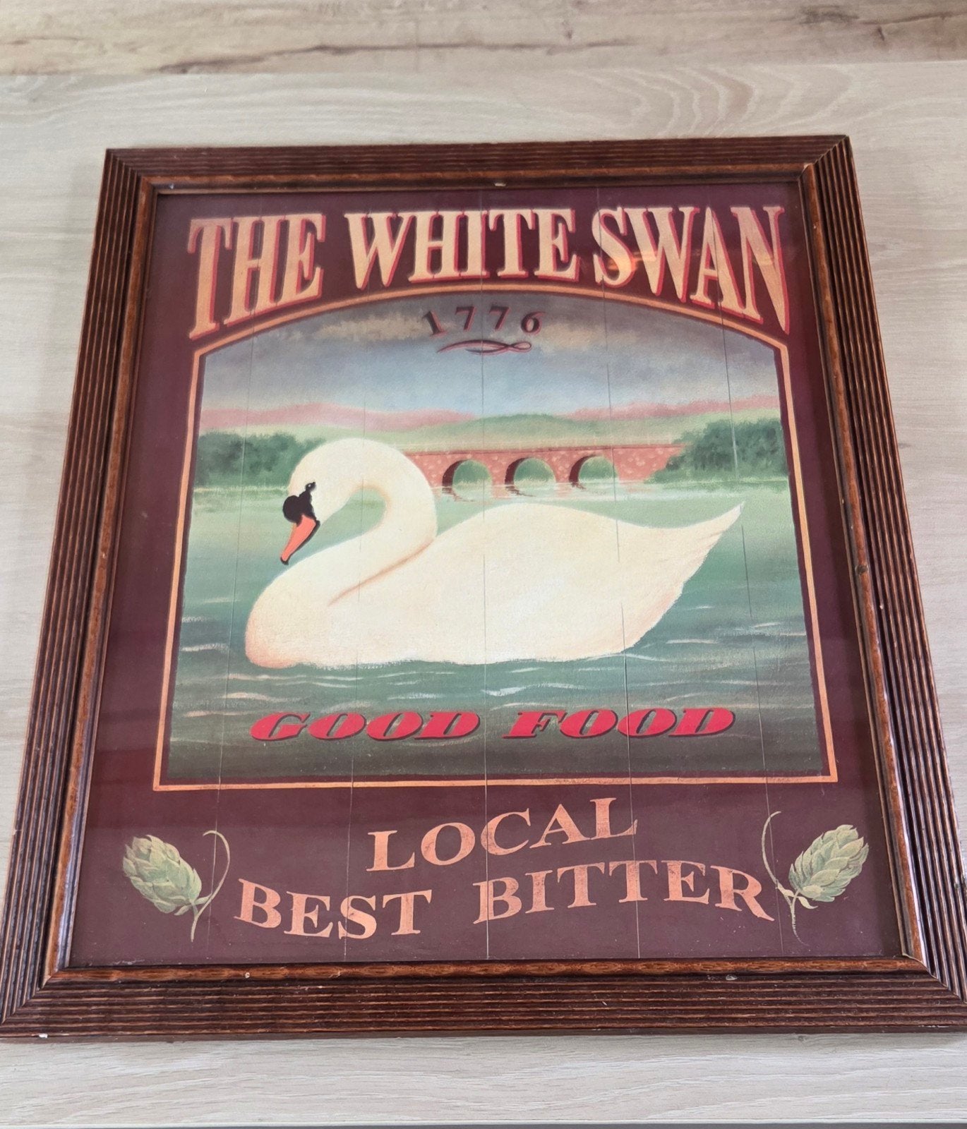 groot nostalgisch kader The White Swan, Ophalen