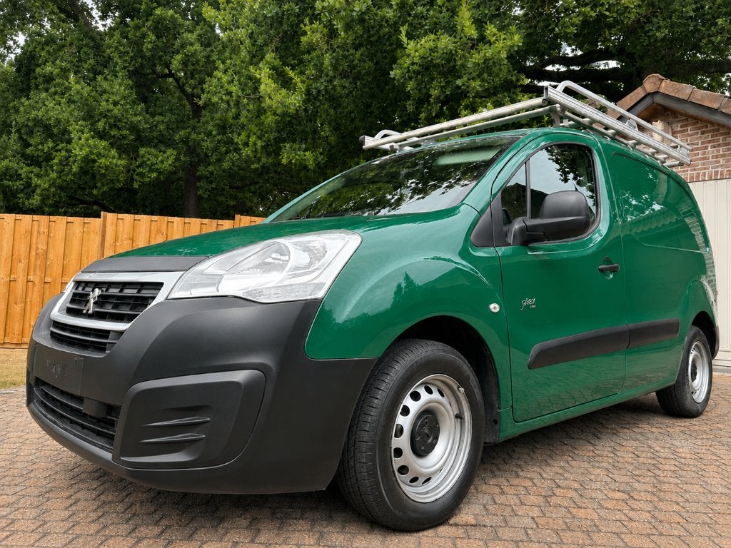 Peugeot Partner - TOPOCASIE - TESTÉ AVEC UNE GARANTI 1an, Euro 5, Achat, 140 g/km, 4 portes