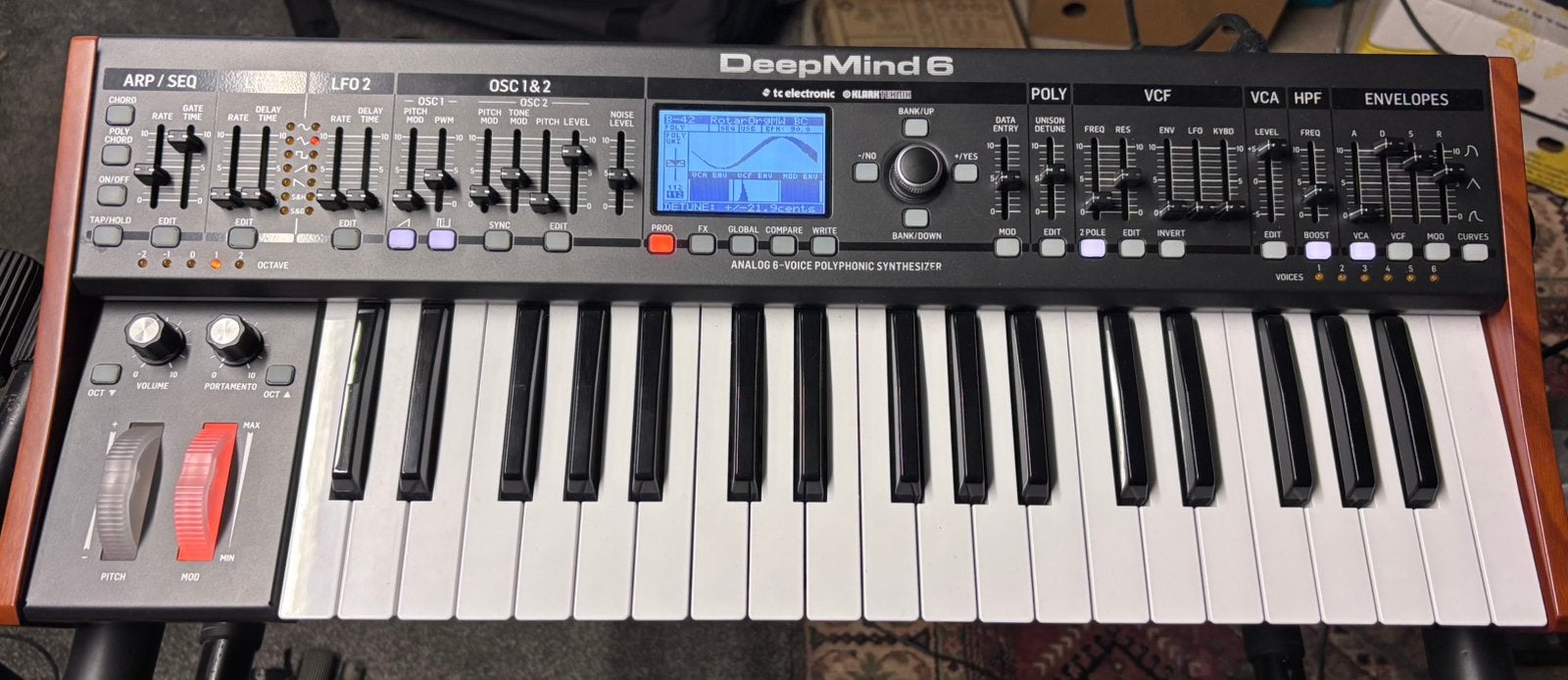 Deepmind 6 mint met originele doos en Roland JV-1000 (lezen), Muziek en Instrumenten, Synthesizers, Ophalen, Zo goed als nieuw