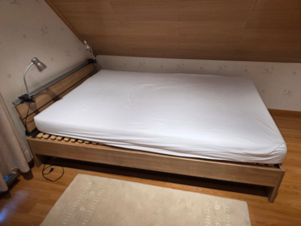 Bed - Twijfelaar, Huis en Inrichting, Slaapkamer | Bedden, Ophalen, 140 cm, Zo goed als nieuw, Twijfelaar