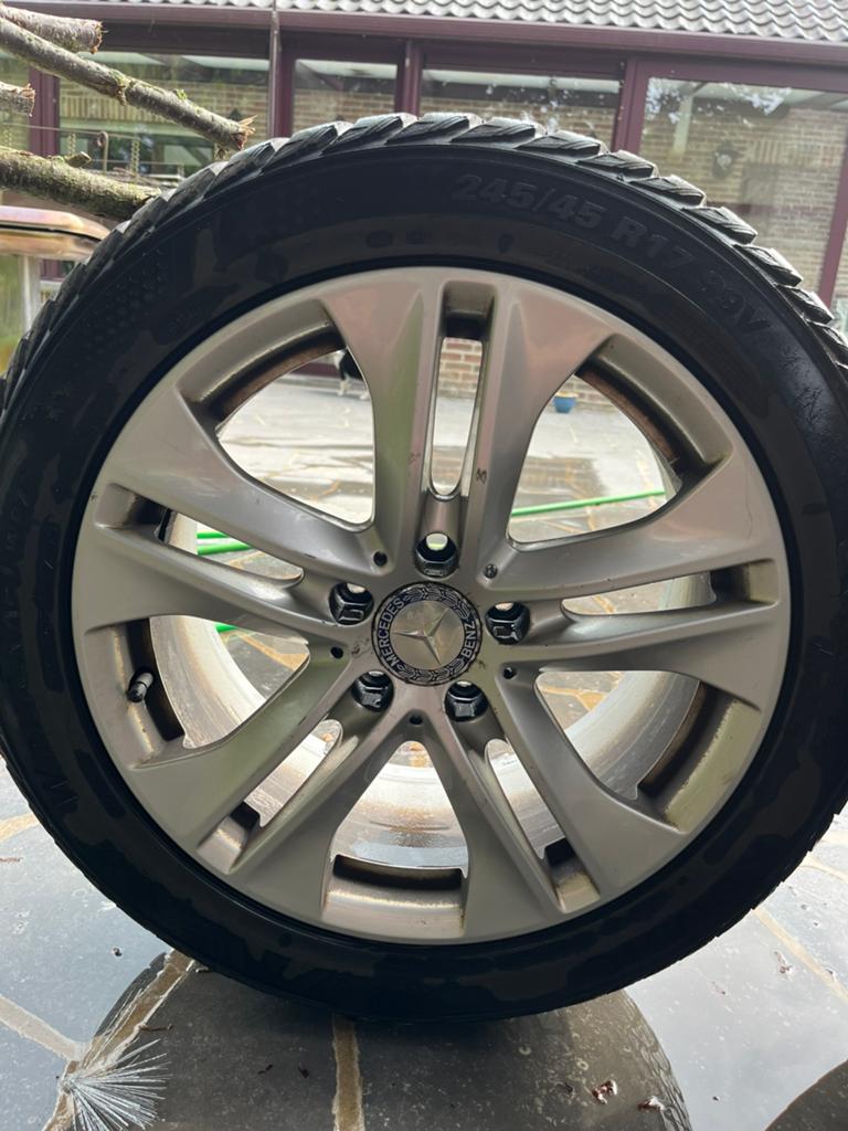 4 originele Mercedes velgen met kubo winterbanden, Ophalen, Velg(en), 17 inch, Winterbanden