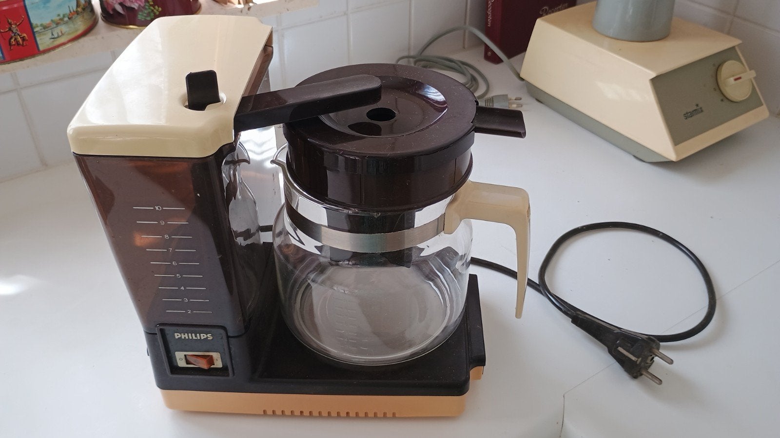 Een koffiezetapparaat - bruin, Ophalen