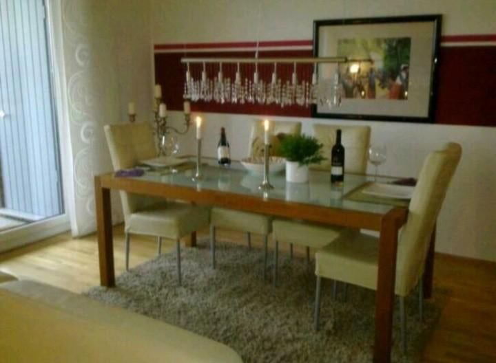Moderne Tafel met Glas en 4 beige Leder stoelen., Huis en Inrichting, Tafels | Eettafels, Ophalen, Gebruikt, Overige houtsoorten