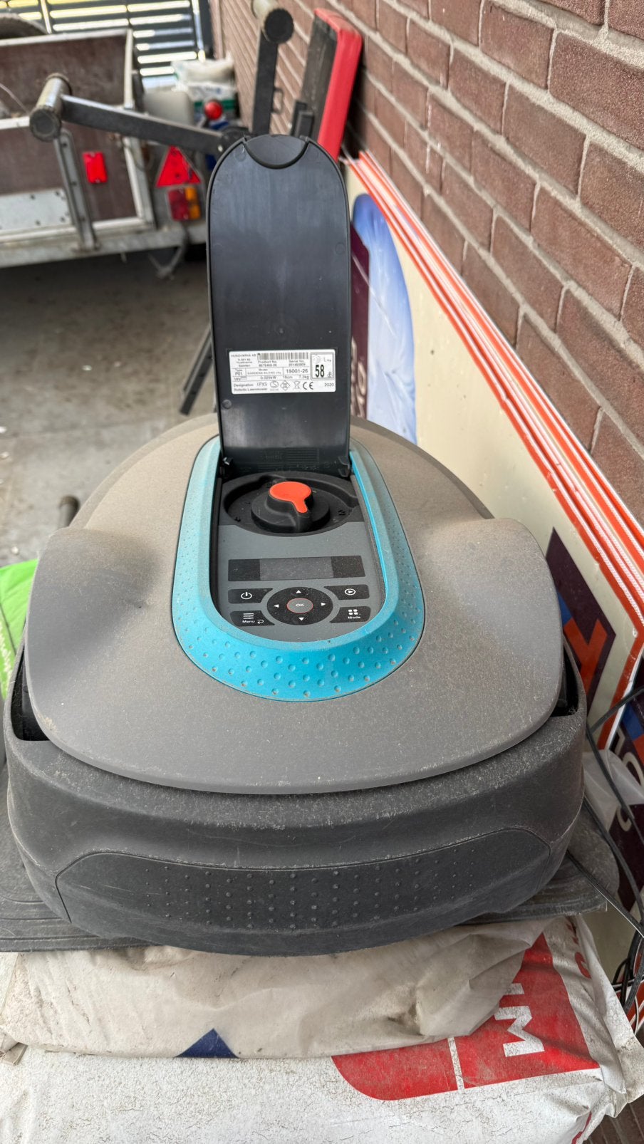Grasmaaier robot met garage, Ophalen, Zo goed als nieuw