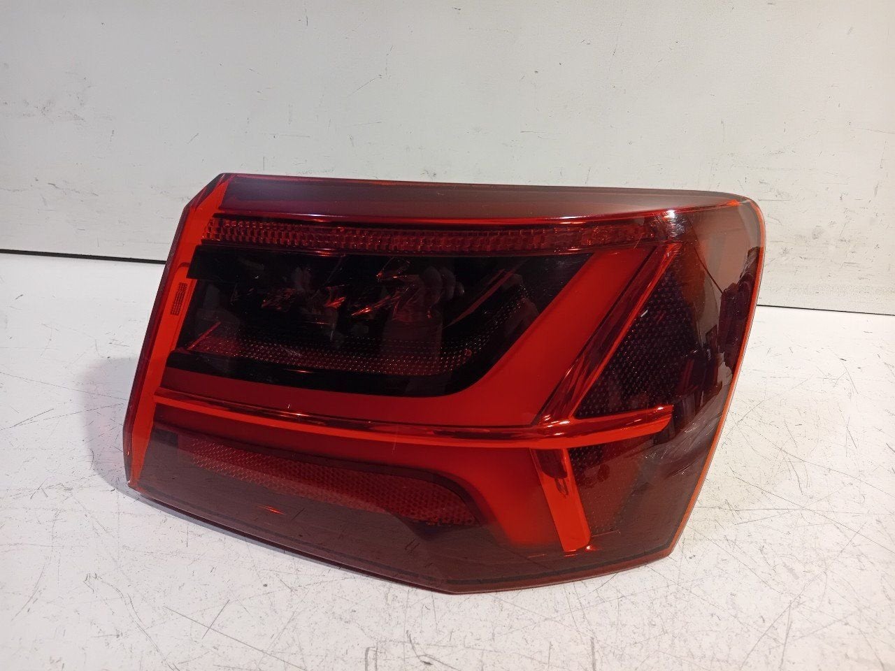 Achterlicht carrosserie rechts Audi A6, Onderdelen@venauto.nl, Van der Ven Autorecycling B.V., Gebruikt, Ettenseweg 76, 4706 PB Roosendaal, The Netherlands