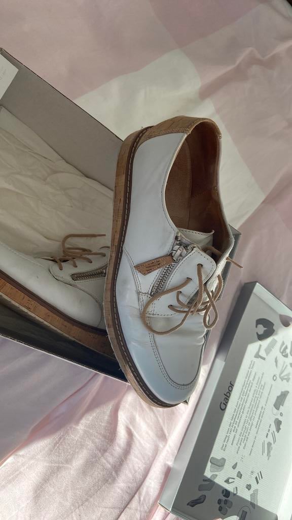 Witte veterschoenen Gabor 37, Kleding | Dames, Schoenen, Ophalen of Verzenden, Gedragen