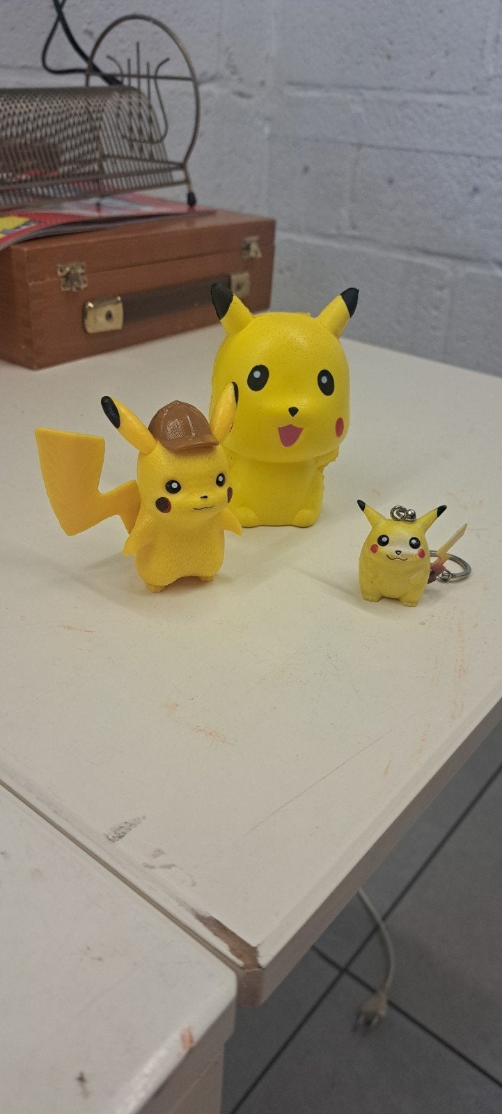 une figurine articulée du détective Pikachu et 3 pokémons, Enfants & Bébés, Enlèvement ou Envoi, Comme neuf, Set de jouets, Autres marques