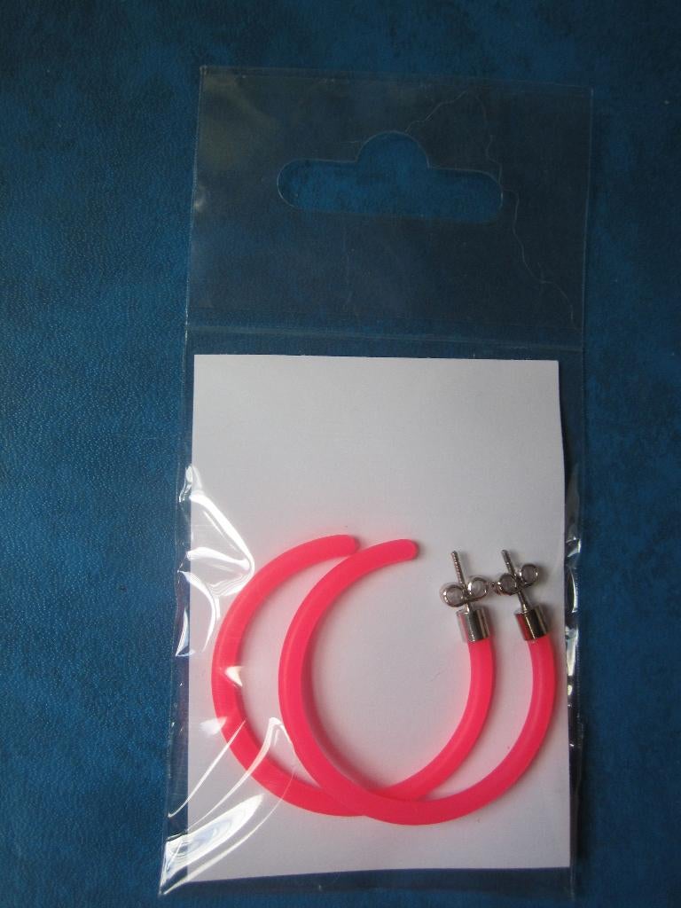 Boucles d'oreilles 3/4 roses (NOUVEAUTÉ), Bijoux, Sacs & Beauté, Boucles d'oreilles, Neuf, Enlèvement ou Envoi, Rose, Autres matériaux