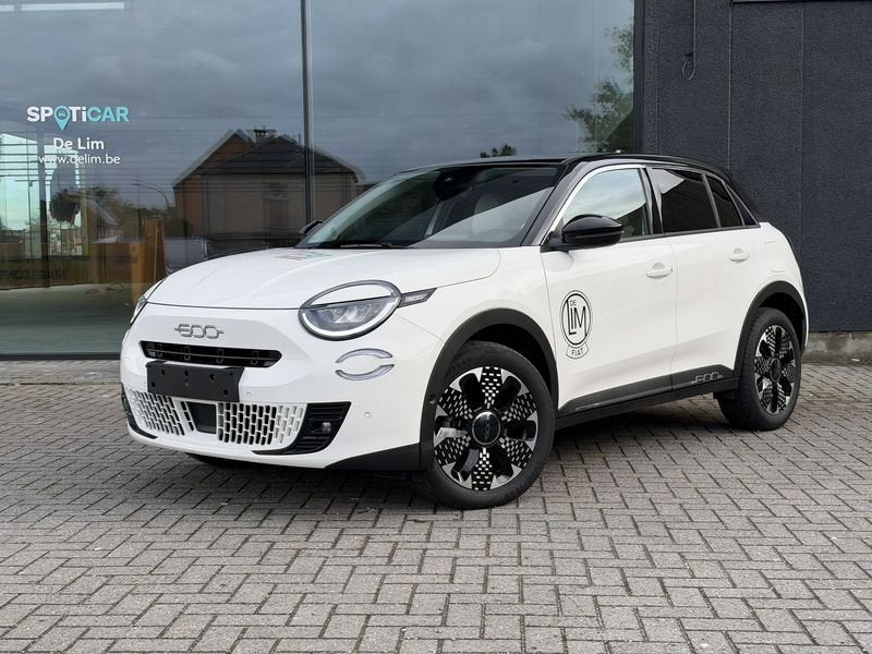 Fiat 600 La Prima 1.2T Hybrid 110pk *Navi*Camera*Leder*, Auto's, Gebruikt, 1199 cc, Wit, 5 zetels