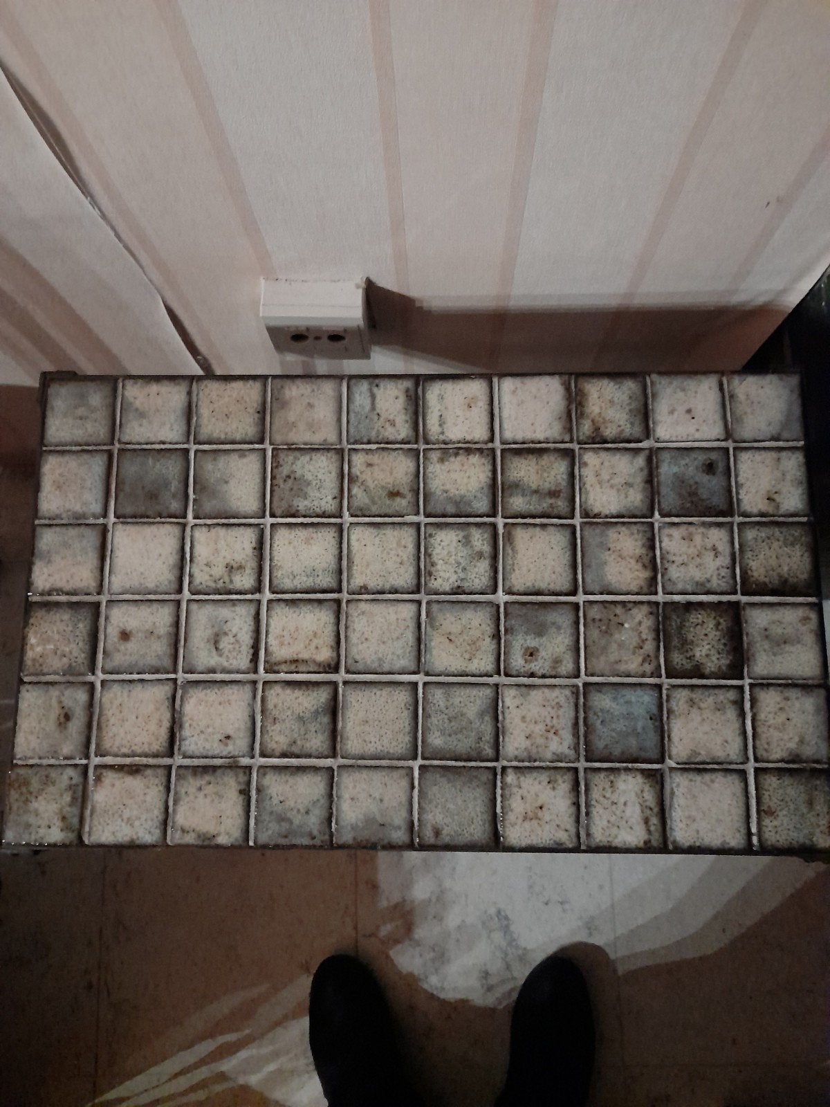 Porte-journaux, fer avec carreaux émaillés, parfait état, Enlèvement, Comme neuf